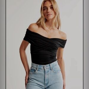 ABERCROMBIE & FITCH Sleek Seamless Ruched Wrap Bodysuit